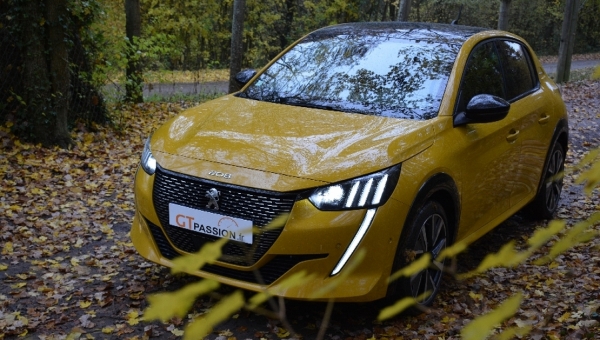 Ballade d'Automne en Image au volant de la Peugeot 208.